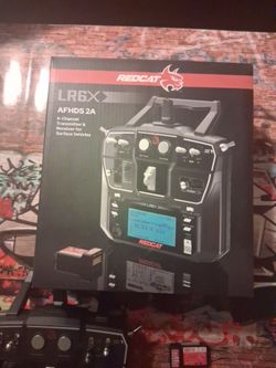 Rc redcat remote control for rc Lowrider or you can use it on any rc  its a 6 or 10 channel remote  can run you're light to shut them off on multiple 