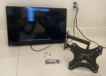 Vizio D28h-C1, 28 inch, 720 P LED TV with Wall Mount (No remote)