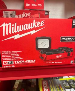 M12 12-Volt Lithium-Ion Cordless PACKOUT Flood Light w/USB Charging