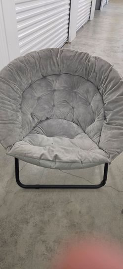 Gray Tufted Saucer Chair with Metal Frame