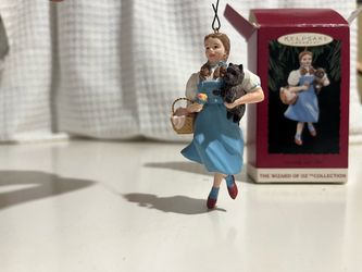 Hallmark Keepsake The Wizard of Oz Collection Dorothy and Toto Ornament