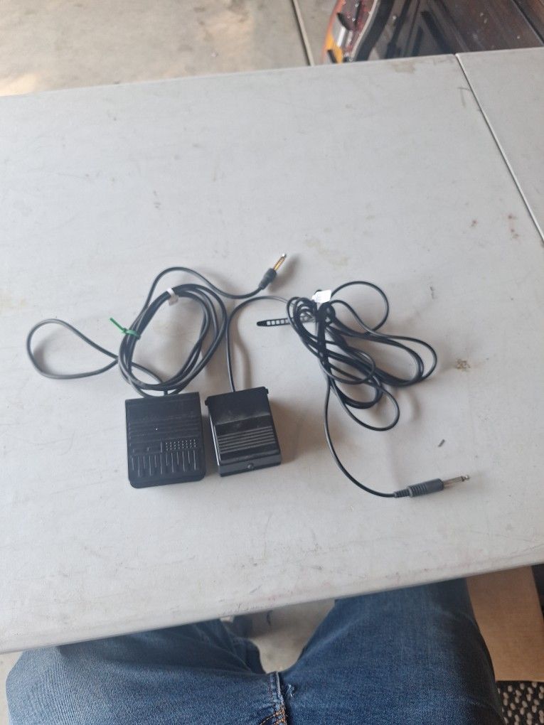 2 guitar foot pedals