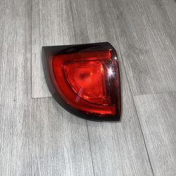 17-20 CHRYSLER PACIFICA REAR LEFT OUTER TAILLIGHT LAMP HALOGEN OEM #4585