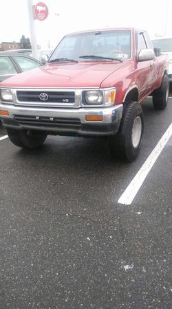 Toyota pik up 93 auto nice truck