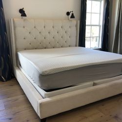 Pottery Barn - Harper Tufted Upholstered King Bed 