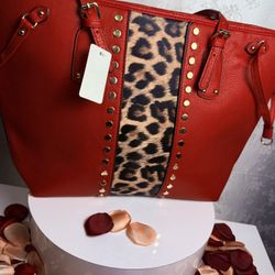Fashion’s   Leopard  Purse 