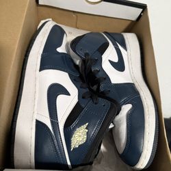 Jordan 1 Mid
