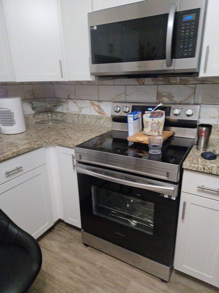 Samsung Electric Stove And Microwave