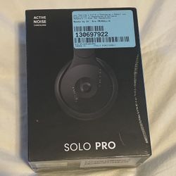 Beats Solo Pro NIB Black