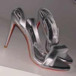 Loubigirl 85mm Strappy sandals - Iridescent leather - Silver - Women