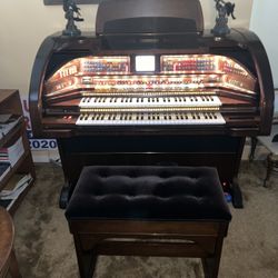 Lowrey Rhapsody Organ