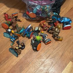 Skylanders Characters/Game pieces 