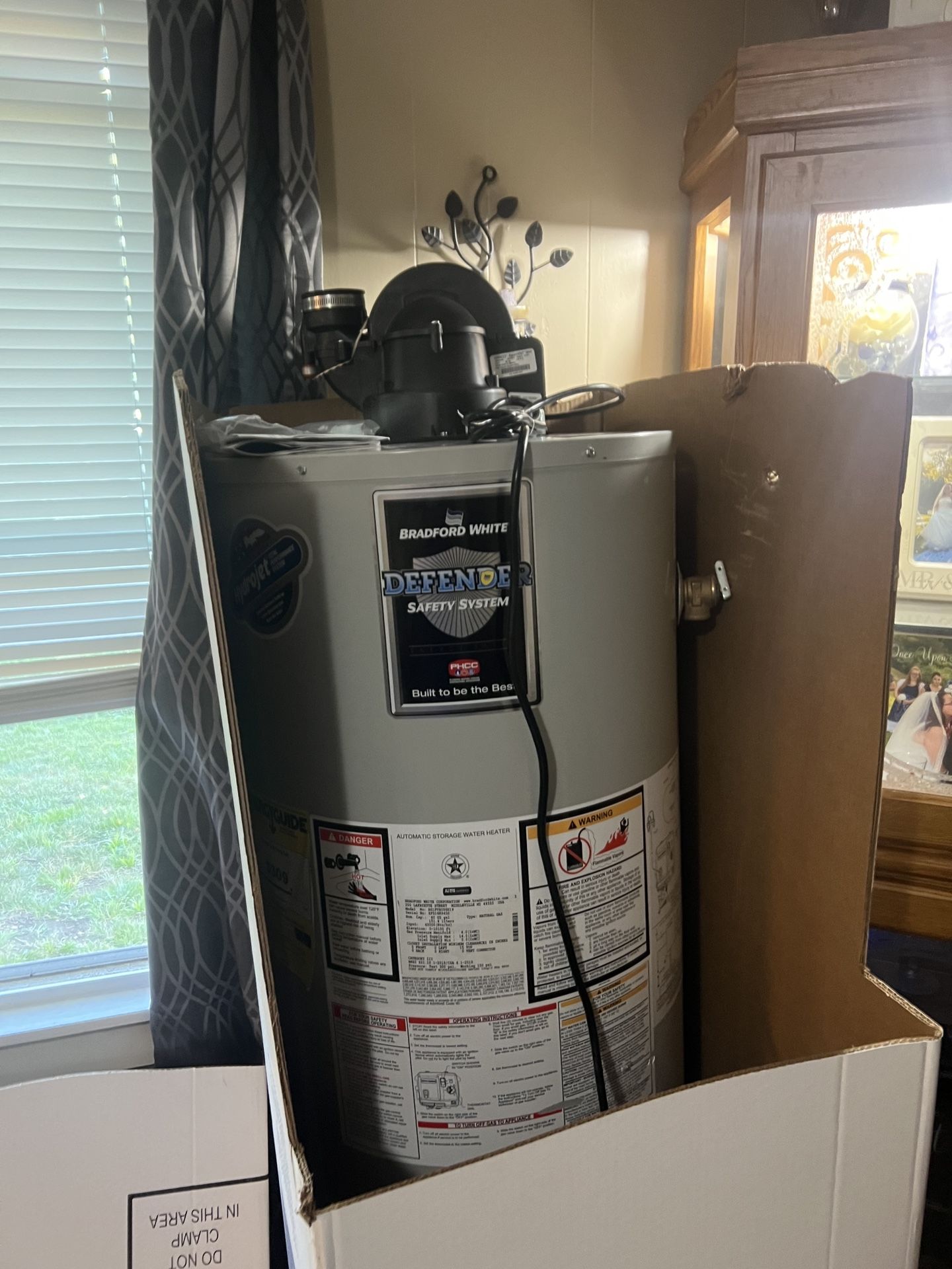 WATER HEATER - 40 Gallon, Power Vented Natural Gas-Bradford White