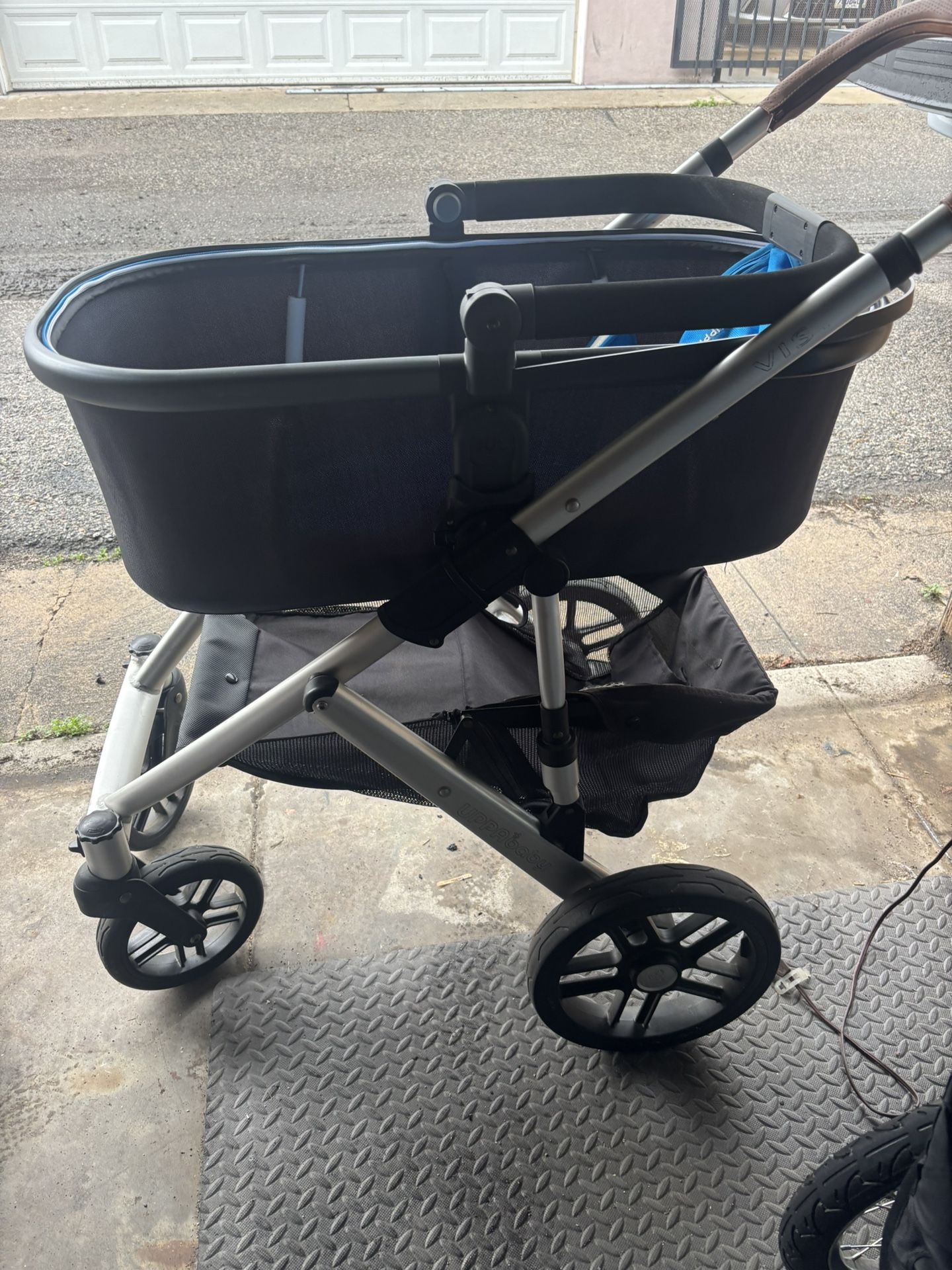 Uppababy V2 Stroller W/2 Bassinets (Pink/Blue) 