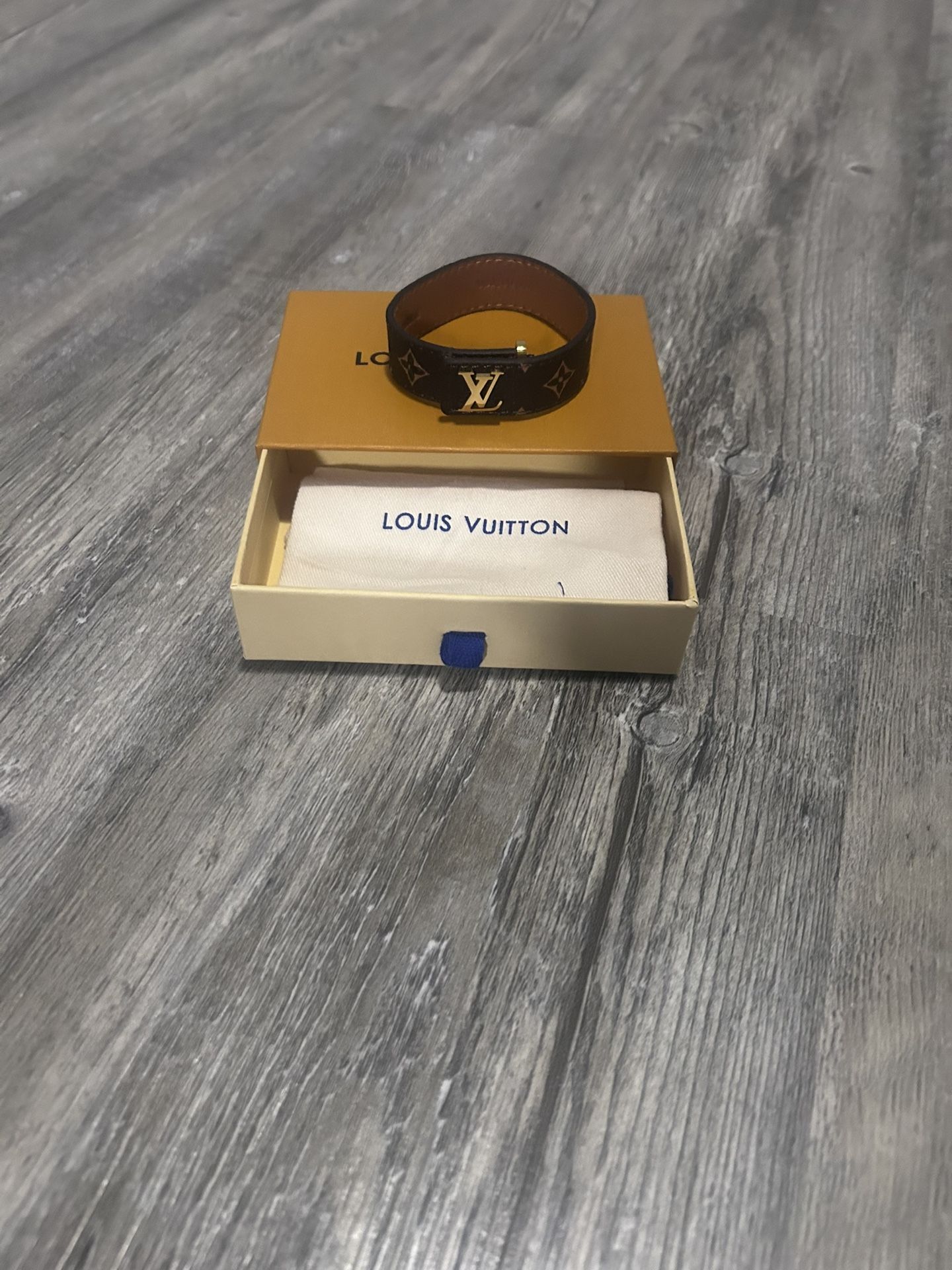 Lv Bracelet 