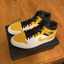 Jordan 1 Mid Size 11.5 Deadstock  