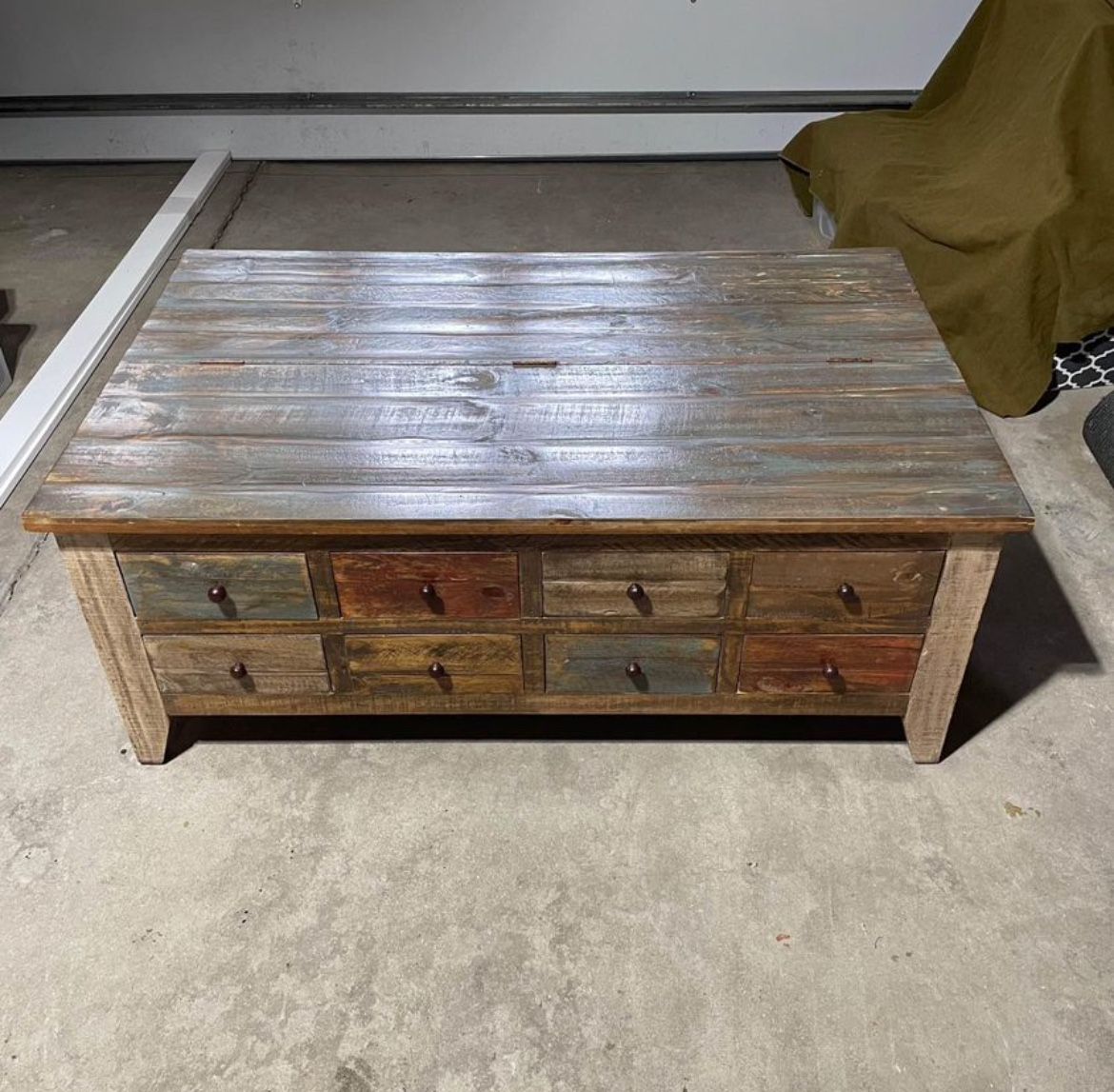 Gorgeous Real Wood Coffe Table With Storage 