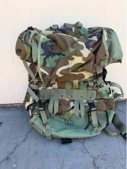 US Military Woodland Field Pack Backpack w/Internal Frame – Needs Back Support Repair