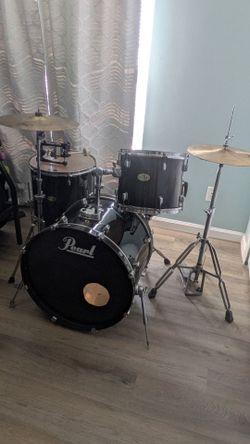 Pearl Drum Kit with Cymbals and Hardware