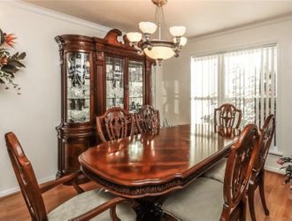 Dining Room Set. 6 chairs
