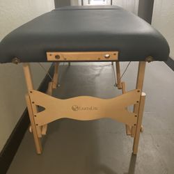 MASSAGE TABLE