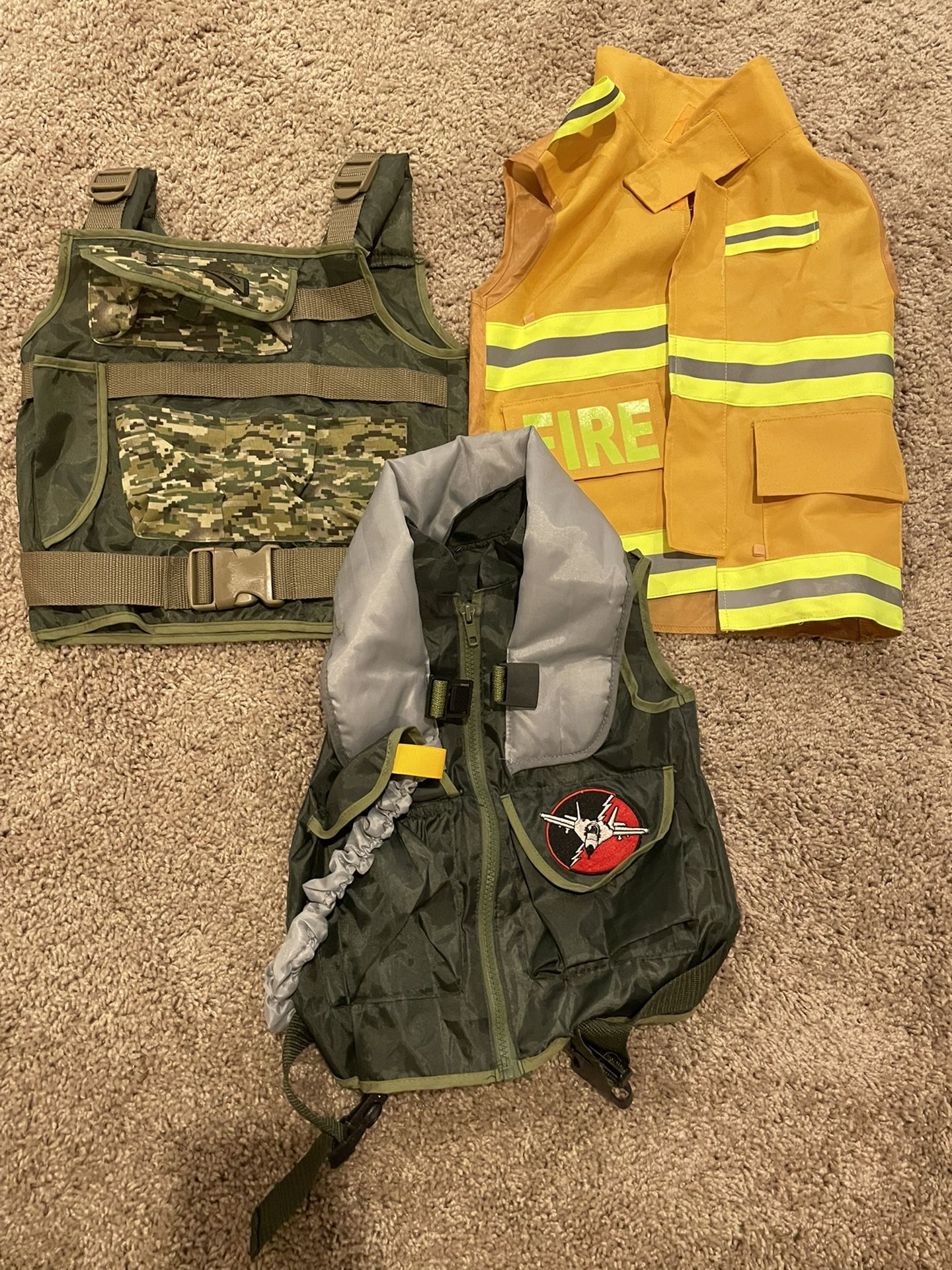 Lot of 4 costume Vests for Kids Guessing 4-5T