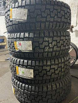 LT285/70r17 PIRELLI 