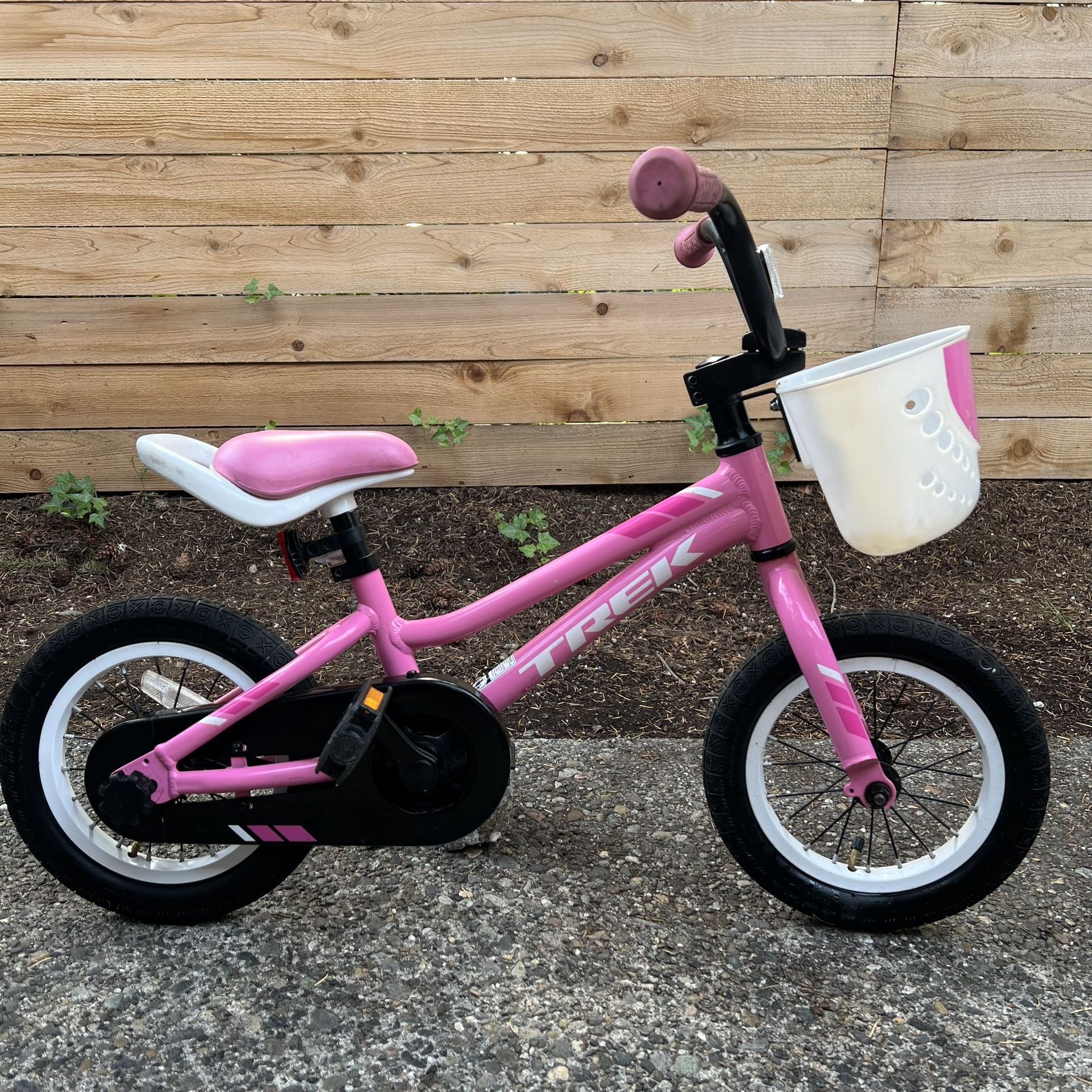 12 Trek Precaliber Girls Kids Bike w Basket for Sale in Seattle