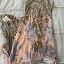 Floral maxi dress with ruffles and split woman’s size S #floral #maxidress #boho