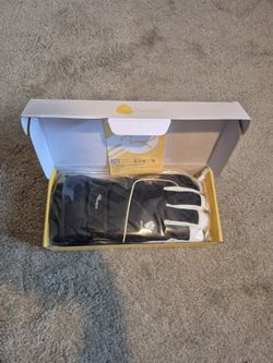 Ryaco black and white ski gloves