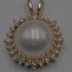 14KT YELLOW GOLD PEARL W DIAMONDS  APPROXIMATELLY 0.50-0.75 PENDANT 4.9 GRAMS . 870350-2. 
