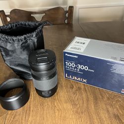 LUMIX 100-300mm LENSE