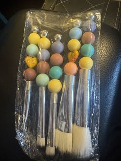 “Cute Beaded Makeup Brushes w/ Heart Beads | Yellow Pastel Aesthetic Gift Set