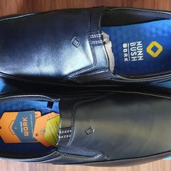 Brand New-In-Box slip resistant work shoes size 12 wide