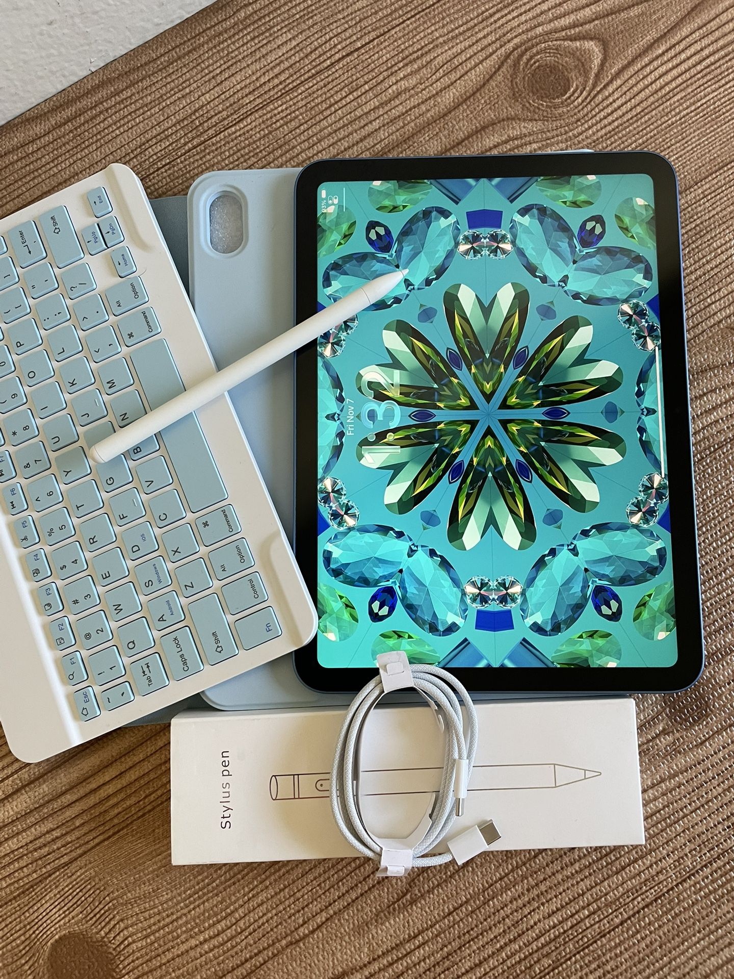 Apple iPad 10th Generation 256GB  With  Keyboard case and Pencil 