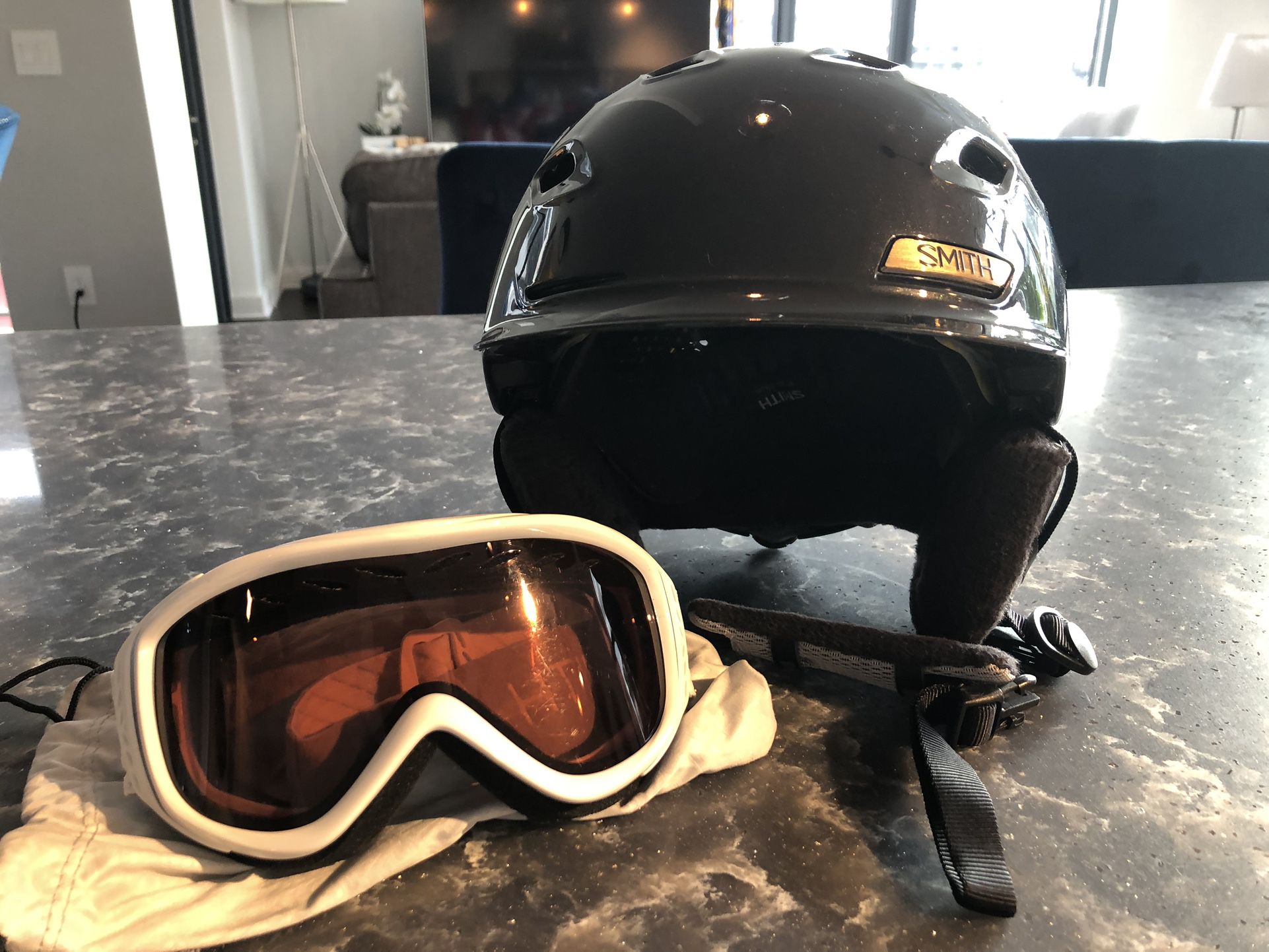 Women’s SMITH Vantage MIPS Snowboard Helmet and Goggles (M)