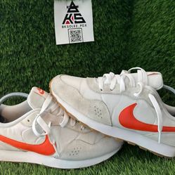 Nike MD Valient White Orange (GS). Size 5y