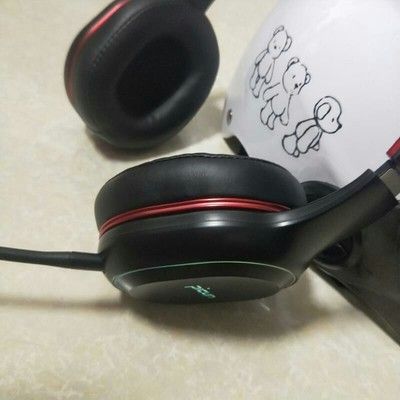 Noise-cancelling wired headset