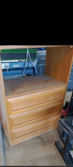 $15 dresser good condition drawers working smooth condition