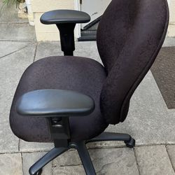 Like New-Super Comfortable Ergonomic Managers Office Chair