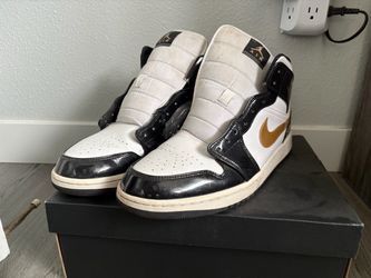 Air Jordan 1 Mid Patent SE Black Gold White Metallic Gold