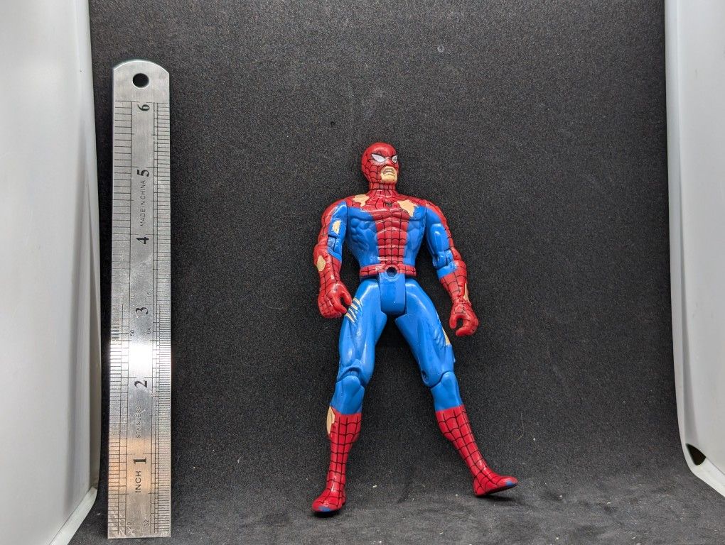 1995 Marvel Toy Biz Spiderman Figure Battle Ravaged 5" Figure Only