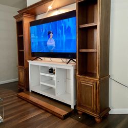 Entertainment center 