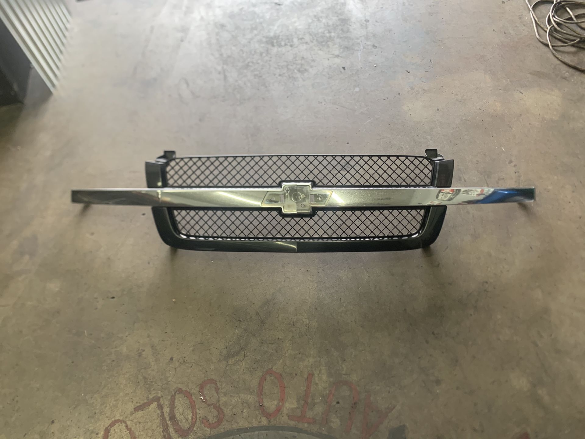 2003 Chevy Silverado grill