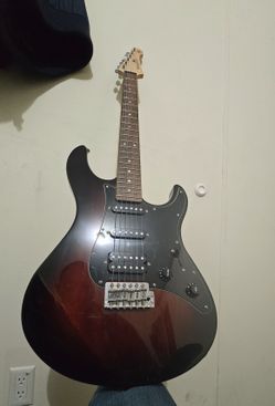 GUITAR! Yamaha PAC012 Pacifica