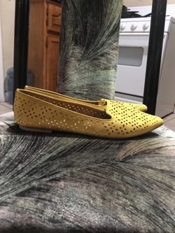 Flats (size 8) Yellow