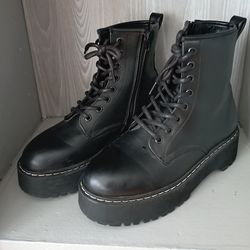 Women's Sz.8M  or Men's sz.6/6.5 Steve Madden Combat Boot in Excellent Condition