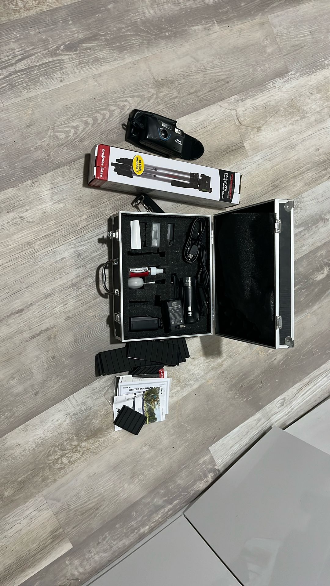 Cameras With Stand And Carrying Case