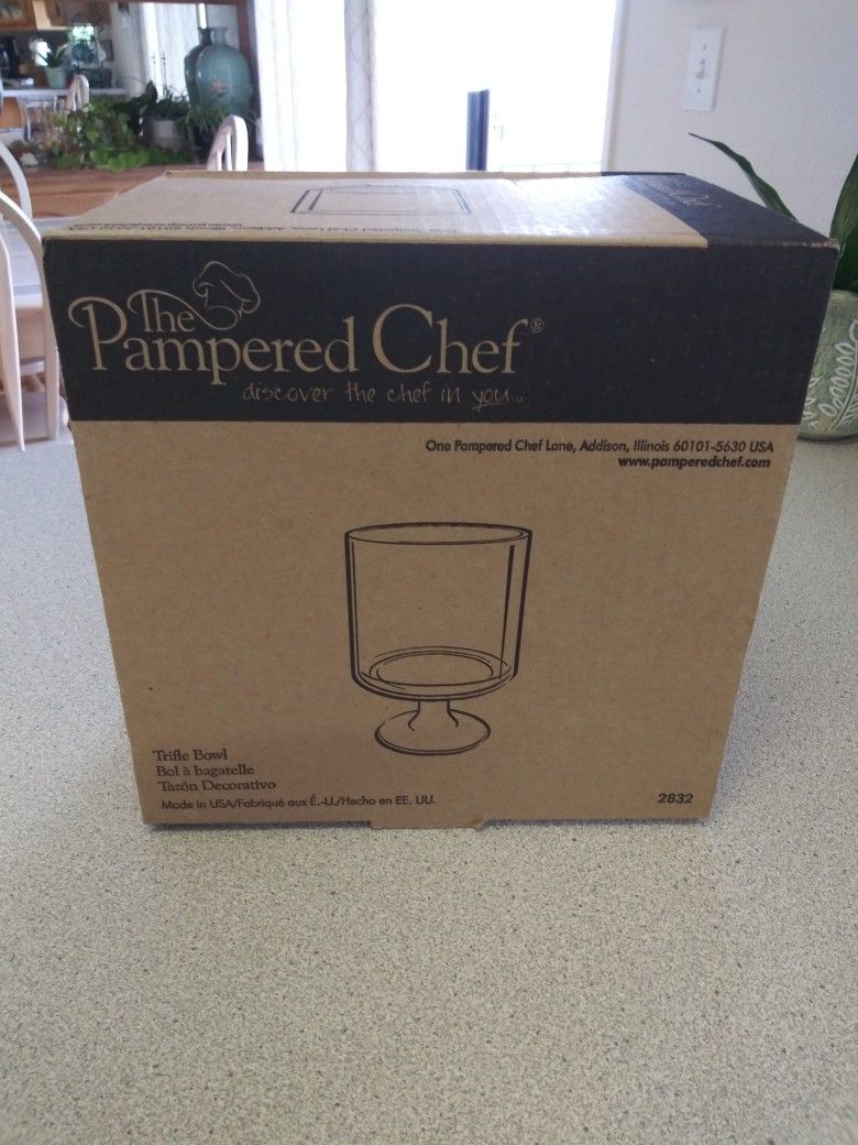 "Pampered Chef" Trifle Bowl