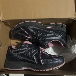SELLING SIZE 8.5 NEW BALANCE 1906r FOR 120$